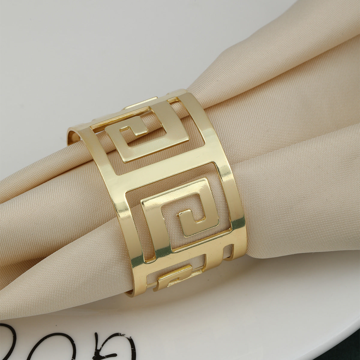 4Pc Aluminum Hollow Napkin Ring Gold