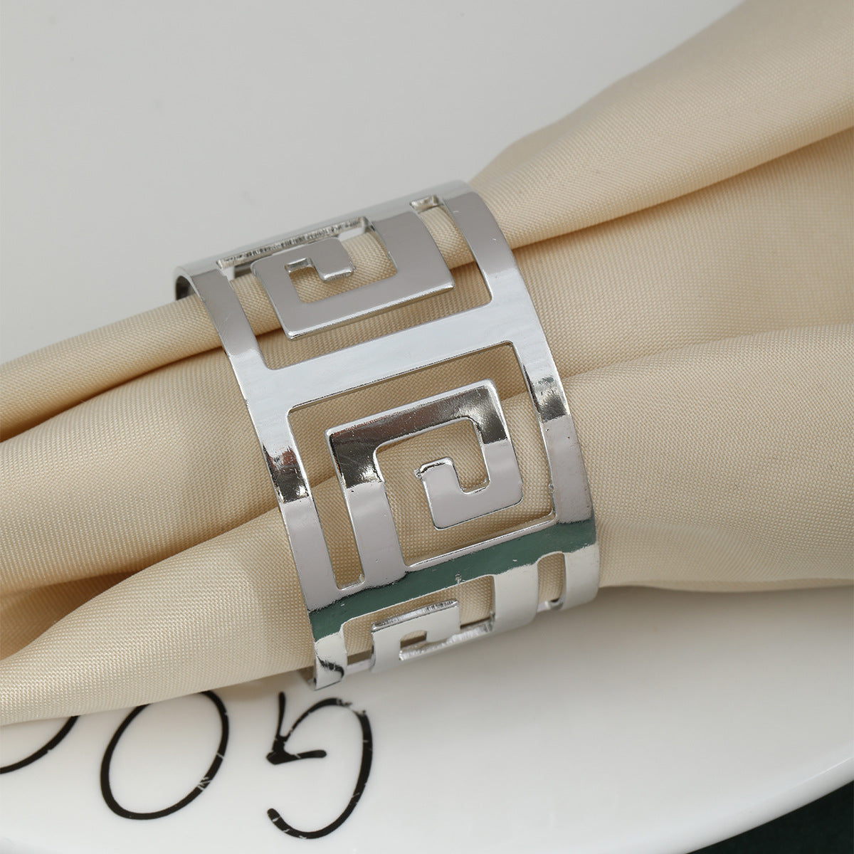 4Pc Aluminum Hollow Napkin Ring Silver